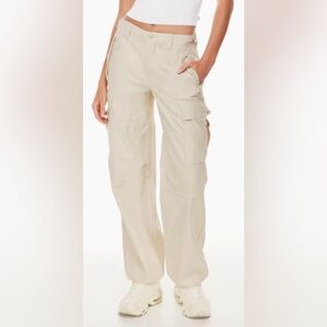 Aritzia TNA Supply Cargo Pant Sz 00 in Light Birch Gorpcore Utility Streetwear